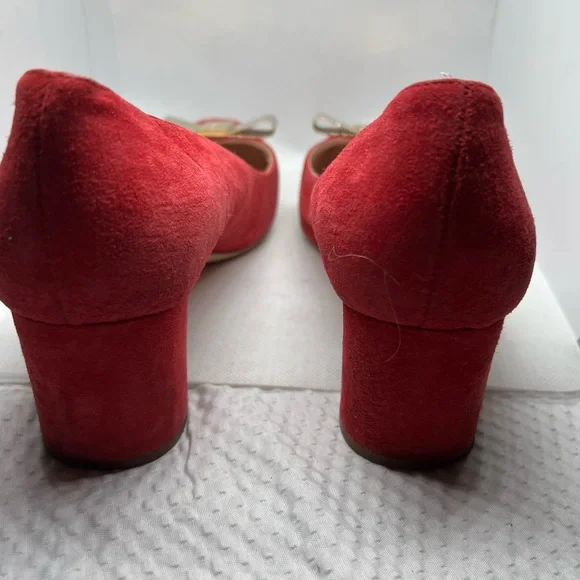 Kate Spade New York - Red Leather Suede Gold Metal Logo Bow Block Heel Pump 7 - Picture 4 of 9